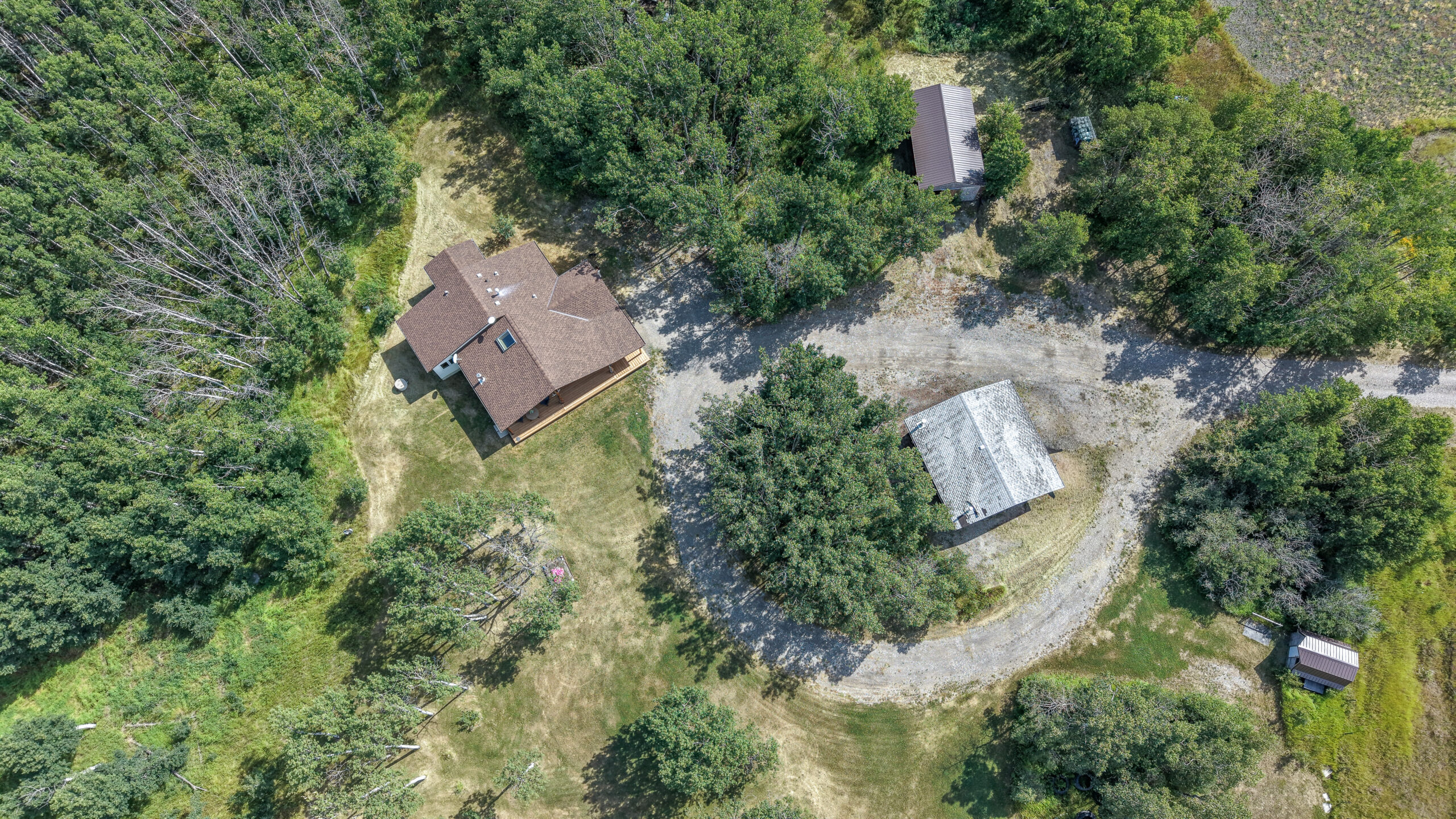 Oversized detached garage on Diamond Valley acreage